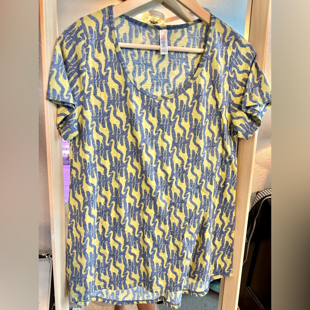 LuLaRoe classic T Giraffe Safari print shirt size large L women’s ladies top